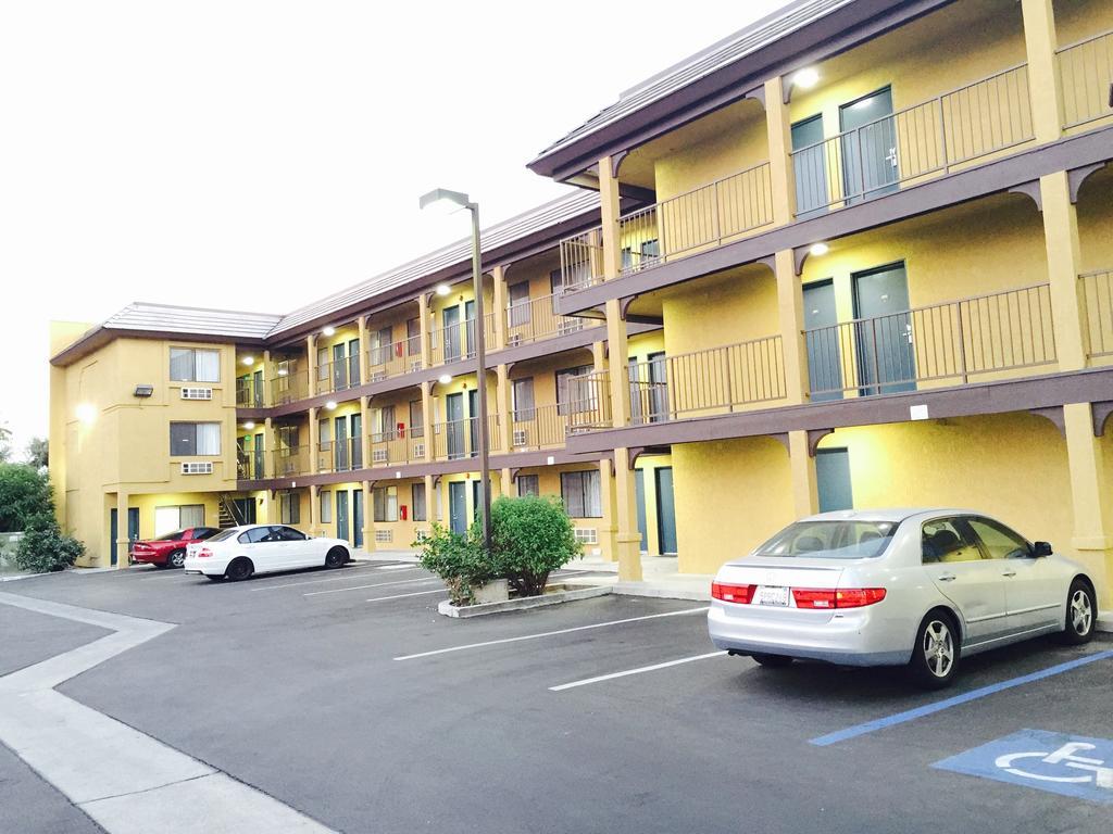 Simply Home Inn & Suites - Riverside Exterior foto