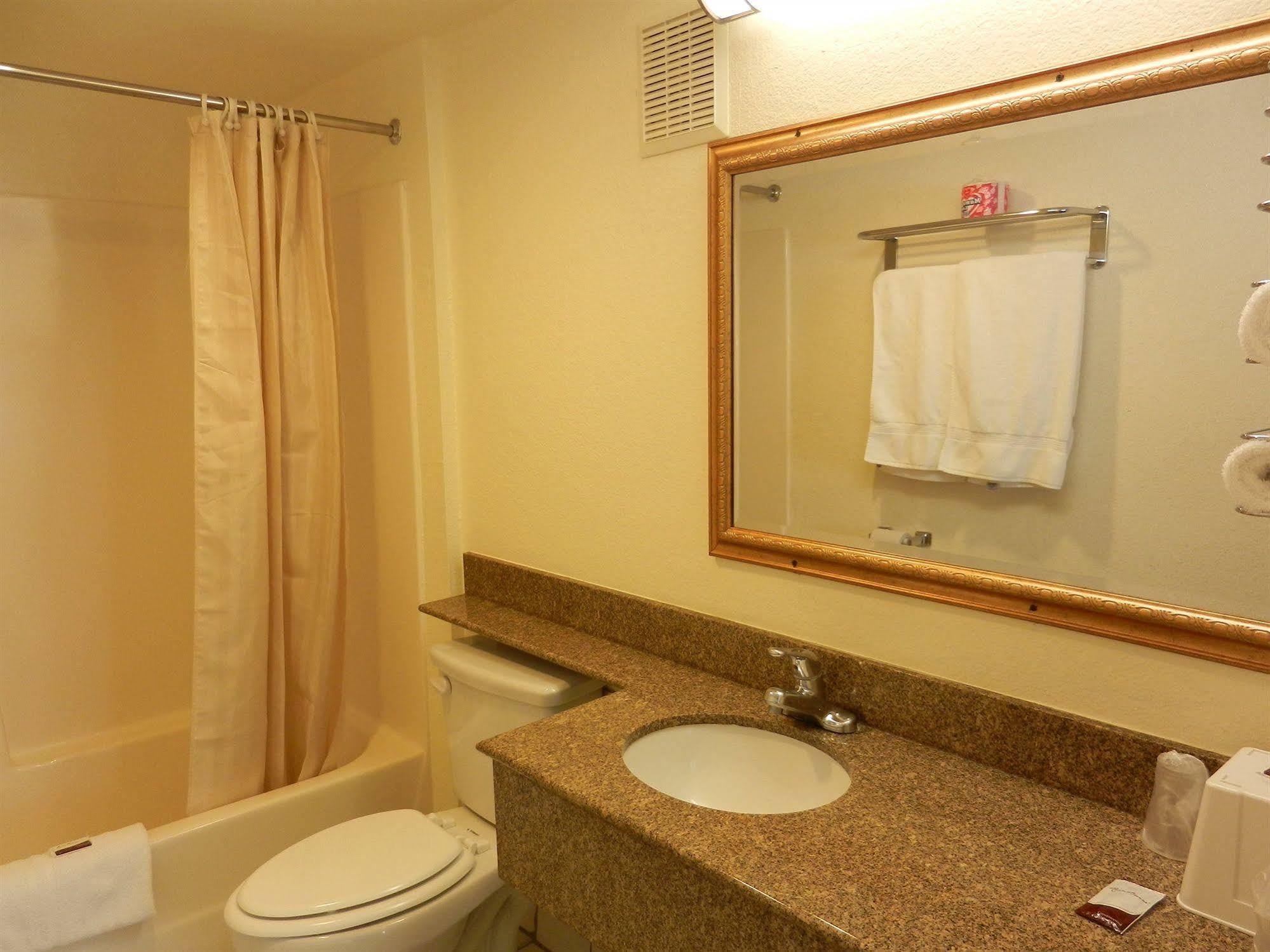 Simply Home Inn & Suites - Riverside Exterior foto