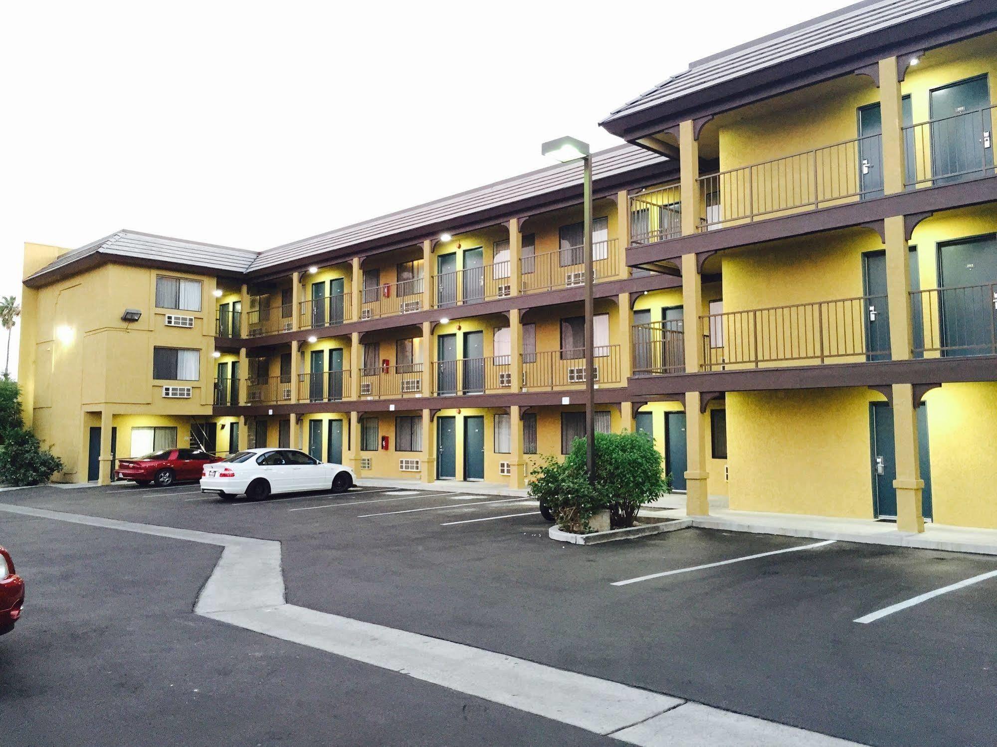 Simply Home Inn & Suites - Riverside Exterior foto